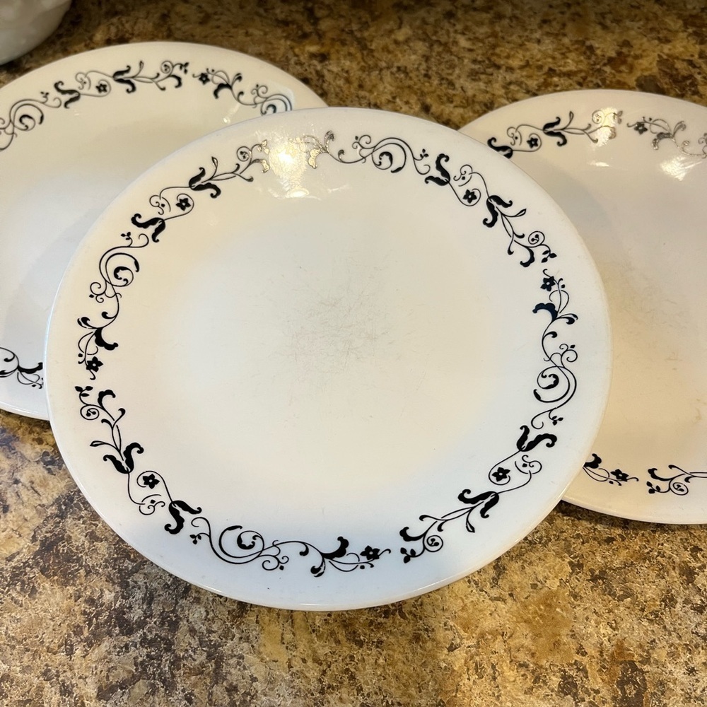 Vintage Corelle Vitrelle Elegant Garden Getaway White & Black Side Plates 6.75” - Picture 4 of 11